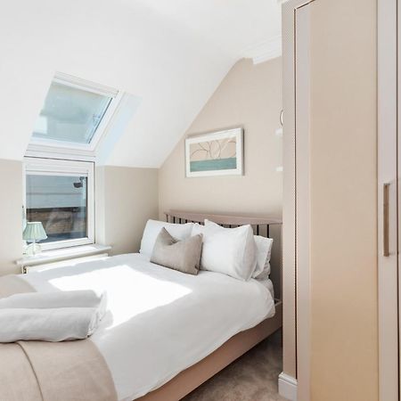 Weybridge - 2 Bed - Parkingアパートメント エクステリア 写真
