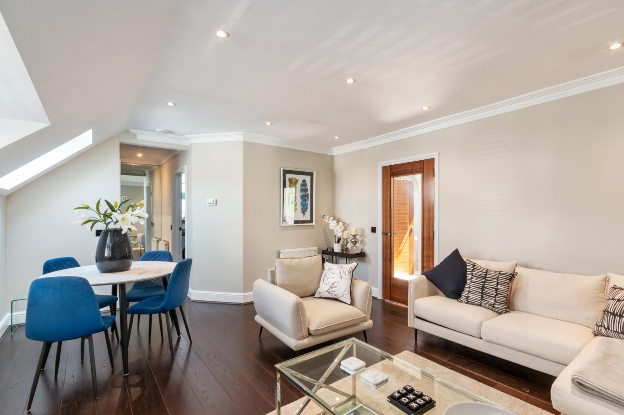 Weybridge - 2 Bed - Parkingアパートメント エクステリア 写真