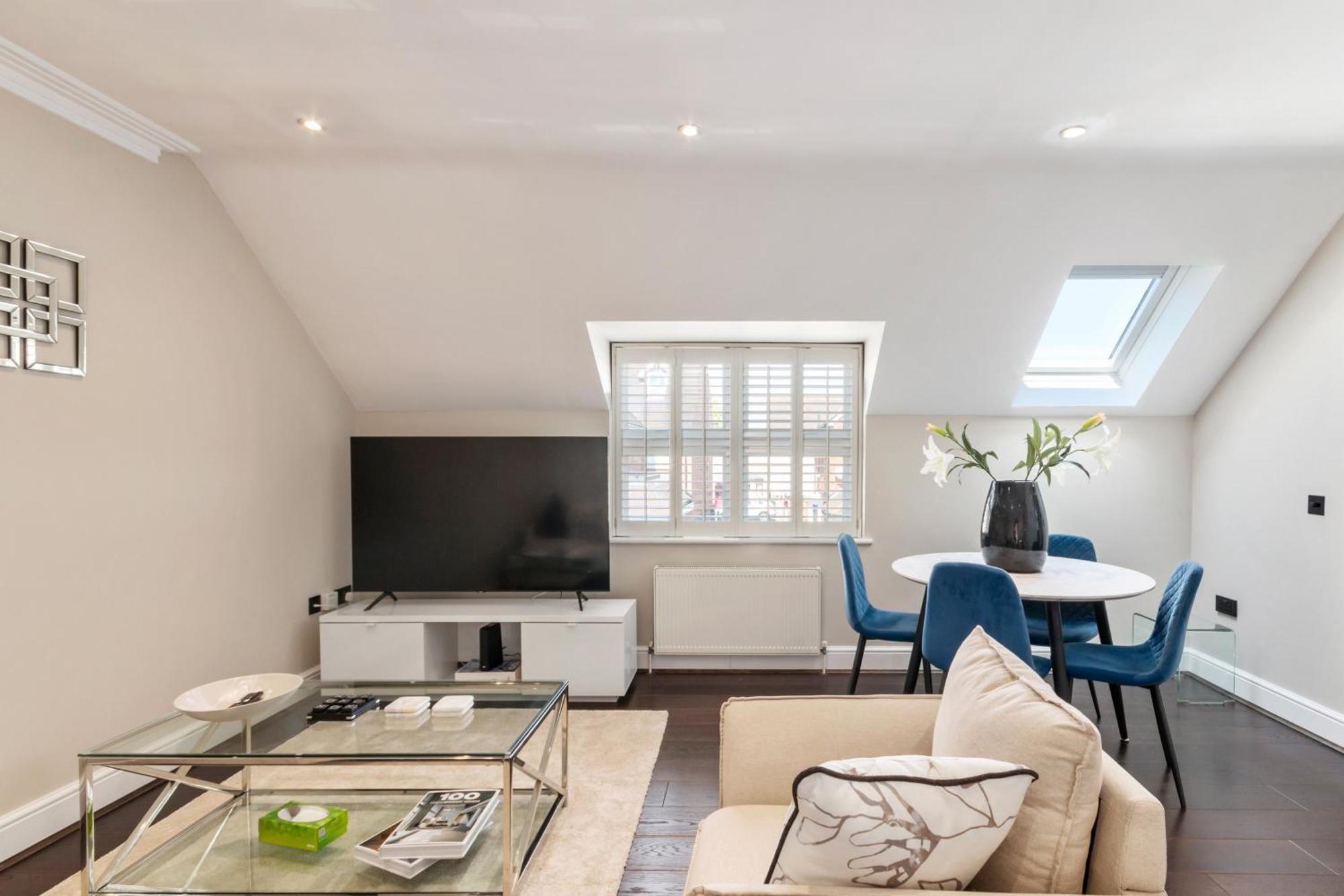 Weybridge - 2 Bed - Parkingアパートメント エクステリア 写真